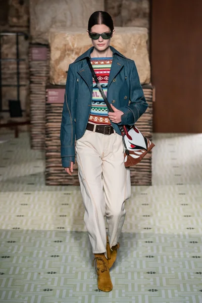 Look 30